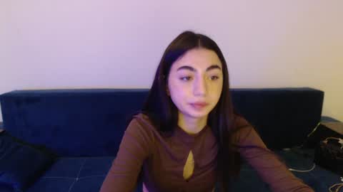 Snapshot of sasha_bloom7 chatting on December 23, 10:01 pm Sasha online show from December 23, 10:01 pm