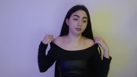 Snapshot of sasha_bloom7 chatting on February 11, 5:07 pm Sasha online show from February 11, 5:07 pm