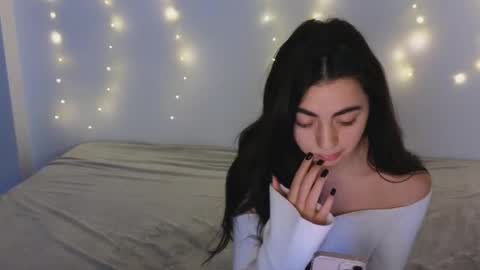 Snapshot of sasha_bloom7 chatting on February 21, 3:32 pm Sasha online show from February 21, 3:32 pm
