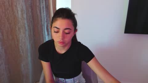 Snapshot of sasha_bloom7 chatting on September 15, 11:32 am Sasha online show from September 15, 11:32 am