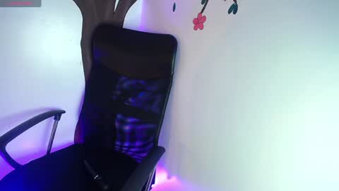 Snapshot of sasha_brattz chatting on December 22, 1:33 pm Sasha Brattz online show from December 22, 1:33 pm