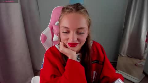 Snapshot of sasha_hardy chatting on December 21, 4:14 pm Sasha online show from December 21, 4:14 pm