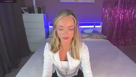 Snapshot of sasha_hardy chatting on February 7, 10:13 pm Sasha online show from February 7, 10:13 pm