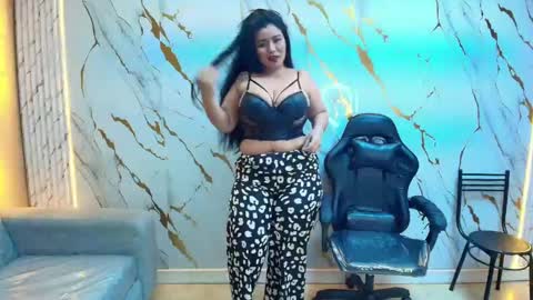 Snapshot of sasha_tf chatting on April 27, 9:24 pm Sasha online show from April 27, 9:24 pm