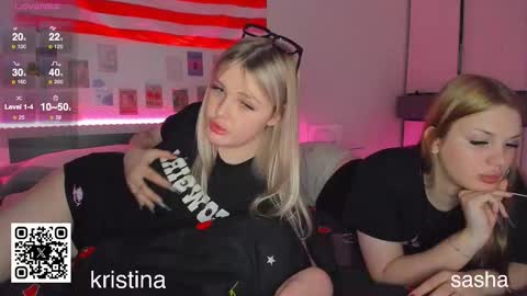 Snapshot of sashadelii chatting on December 5, 1:20 pm Sasha online show from December 5, 1:20 pm