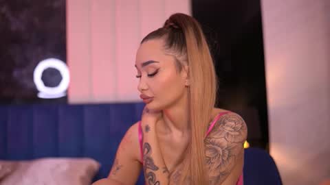 Dennise online show from February 6, 7:06 pm