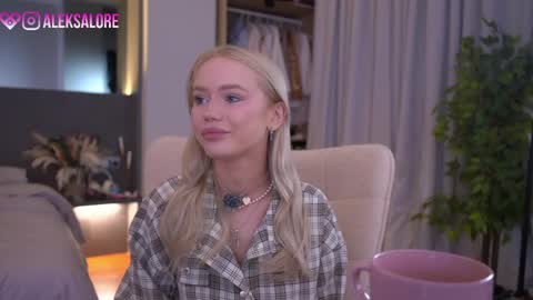 sashalore online show from March 31, 2:35 am