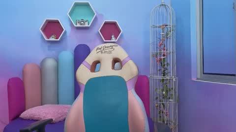 SashaMonroee  online show from November 10, 11:59 pm