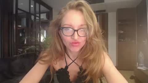 Snapshot of sashasweetsasha chatting on December 26, 5:26 am Sasha online show from December 26, 5:26 am