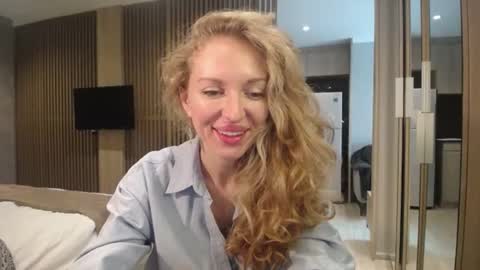 Snapshot of sashasweetsasha chatting on October 3, 6:32 am Sasha online show from October 3, 6:32 am