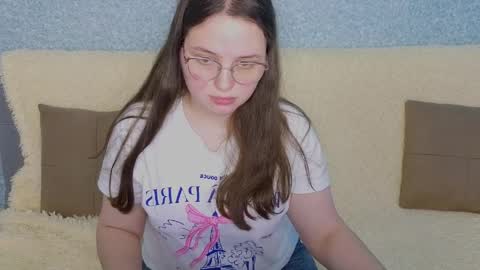 Snapshot of sashavibe chatting on April 3, 2:26 pm Sasha online show from April 3, 2:26 pm