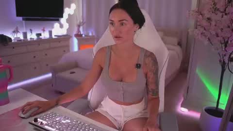 sashawest_official online show from July 15, 10:59 pm