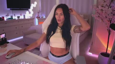 sashawest_official online show from July 28, 10:31 pm