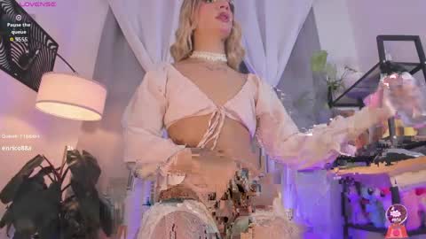 Snapshot of saskia_secret chatting on April 2, 11:24 pm Samantha online show from April 2, 11:24 pm