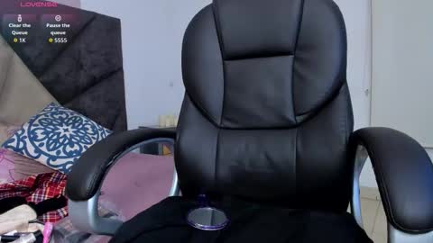 saskiagrendel online show from March 4, 12:05 am