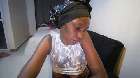 Snapshot of sassy_angel1 chatting on February 6, 2:16 am sassy_angel1 online show from February 6, 2:16 am