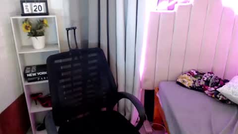 sassy_kimmyy online show from April 23, 12:29 pm