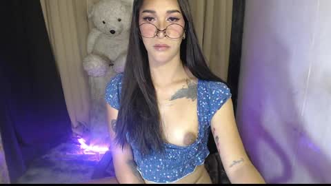 Snapshot of sassy_ts69 chatting on April 8, 9:37 pm HERA online show from April 8, 9:37 pm
