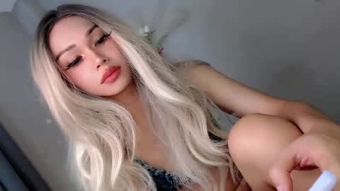 Z I A online show from February 10, 10:25 pm