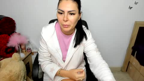 sassytiff online show from May 10, 10:20 am