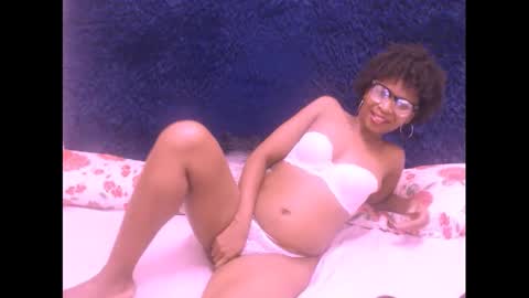 sasyylissaa online show from December 6, 7:45 pm