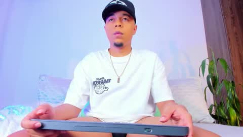 Snapshot of satanas_333 chatting on February 22, 10:52 pm online show from February 22, 10:52 pm