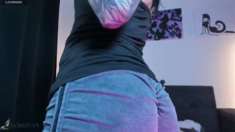    im expecting 300 thumbs up on my altar online show from March 11, 8:59 pm