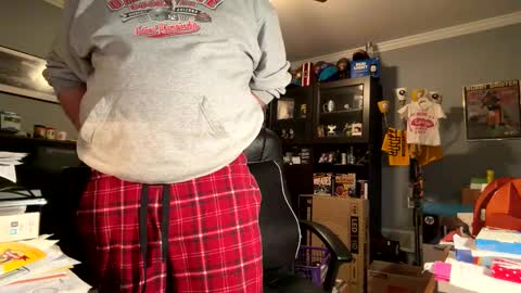 Snapshot of satinpantyboy23 chatting on February 7, 4:27 am satinpantyboy23 online show from February 7, 4:27 am
