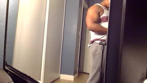 satisfaction01 online show from November 16, 4:23 pm