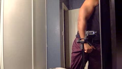 satisfaction01 online show from November 27, 1:35 pm