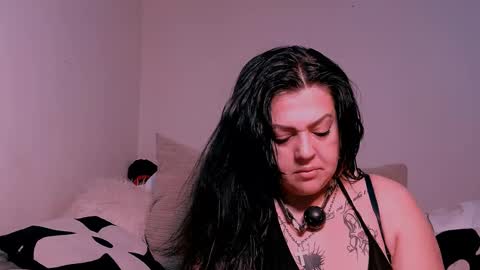 Snapshot of satisfymypussy chatting on February 11, 6:51 am Alina online show from February 11, 6:51 am