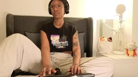 saturno_vibes online show from May 7, 5:24 am
