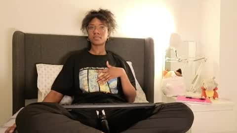 saturno_vibes online show from May 18, 12:33 pm