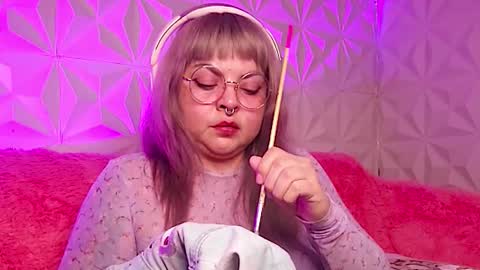 Gina George online show from November 17, 11:43 pm