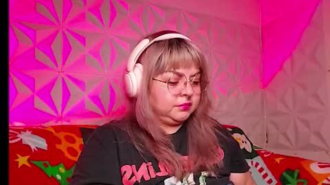 Gina George online show from December 16, 11:32 pm