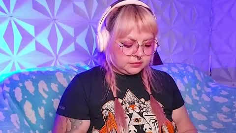 Gina George online show from April 25, 12:13 am