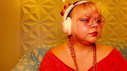 Gina George online show from May 10, 10:15 pm