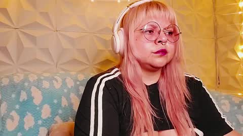 Gina George online show from May 12, 1:14 am