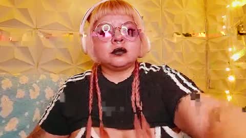 Gina George online show from May 13, 12:30 am