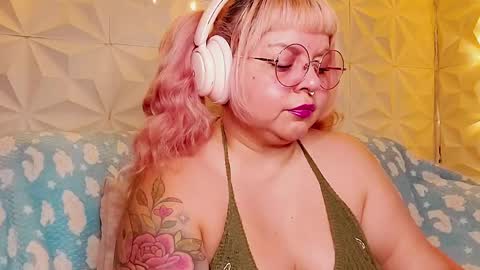 Gina George online show from May 17, 10:28 pm