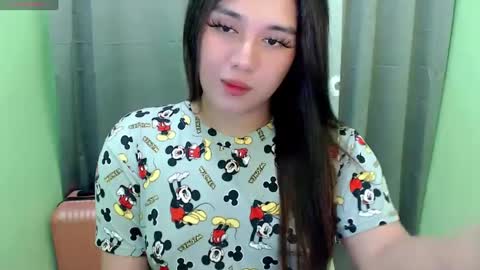 Snapshot of saucy_claire chatting on December 11, 8:26 am clara online show from December 11, 8:26 am