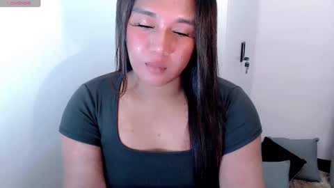 Snapshot of saucy_claire chatting on January 16, 5:42 am clara online show from January 16, 5:42 am