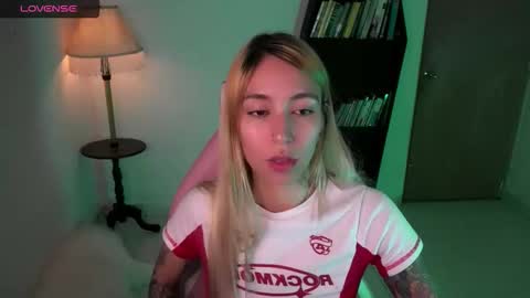 I AM JENN  online show from December 18, 3:56 am