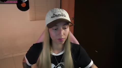 I AM JENN  online show from June 21, 4:04 am