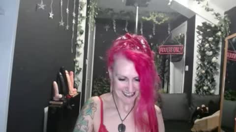 SaucySky online show from March 4, 10:05 pm