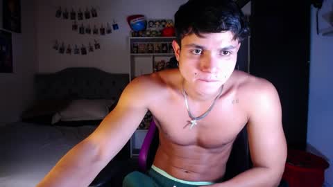 Snapshot of saulomiralles chatting on April 13, 10:37 pm Saulo online show from April 13, 10:37 pm