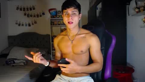 Snapshot of saulomiralles chatting on April 19, 10:56 pm Saulo online show from April 19, 10:56 pm