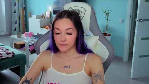 Ariel online show from May 6, 3:02 am