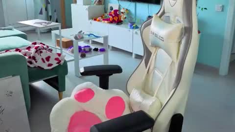 Ariel online show from May 18, 3:57 am