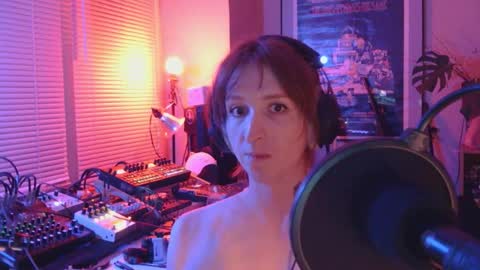 Snapshot of savagewaves chatting on March 25, 2:28 am savagewaves online show from March 25, 2:28 am